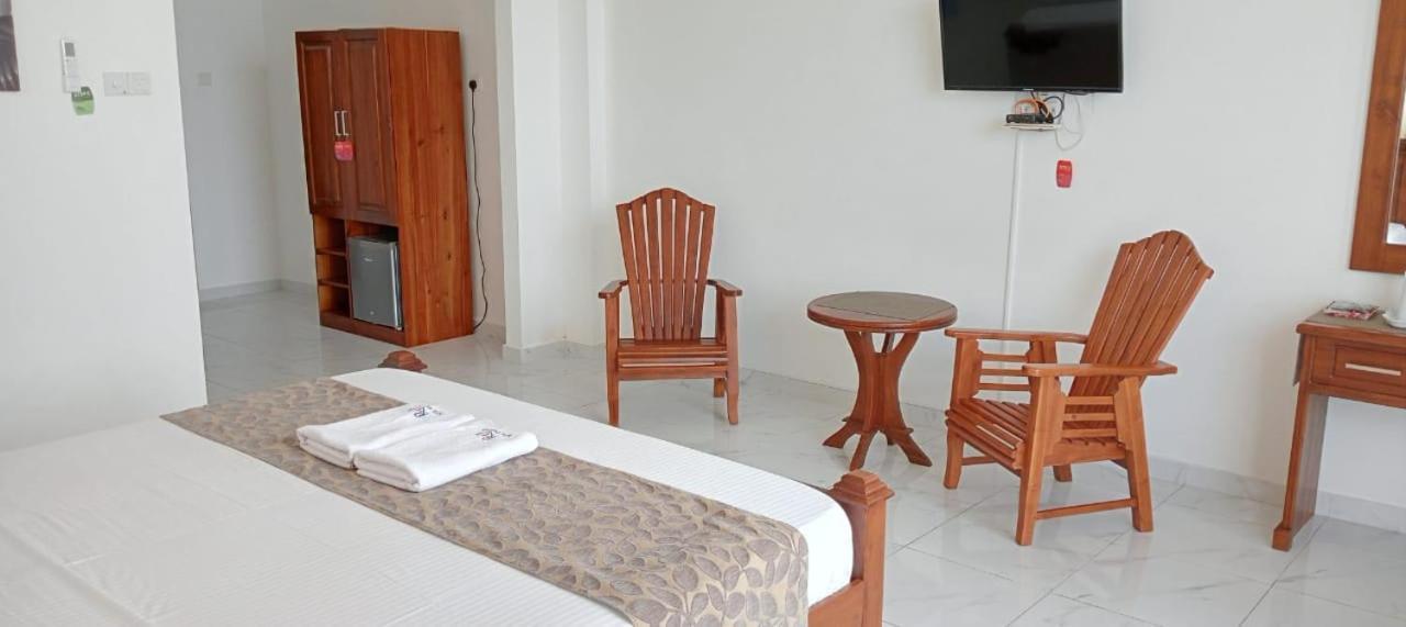 Hotel Bivon Reach Uswetakeiyawa Esterno foto