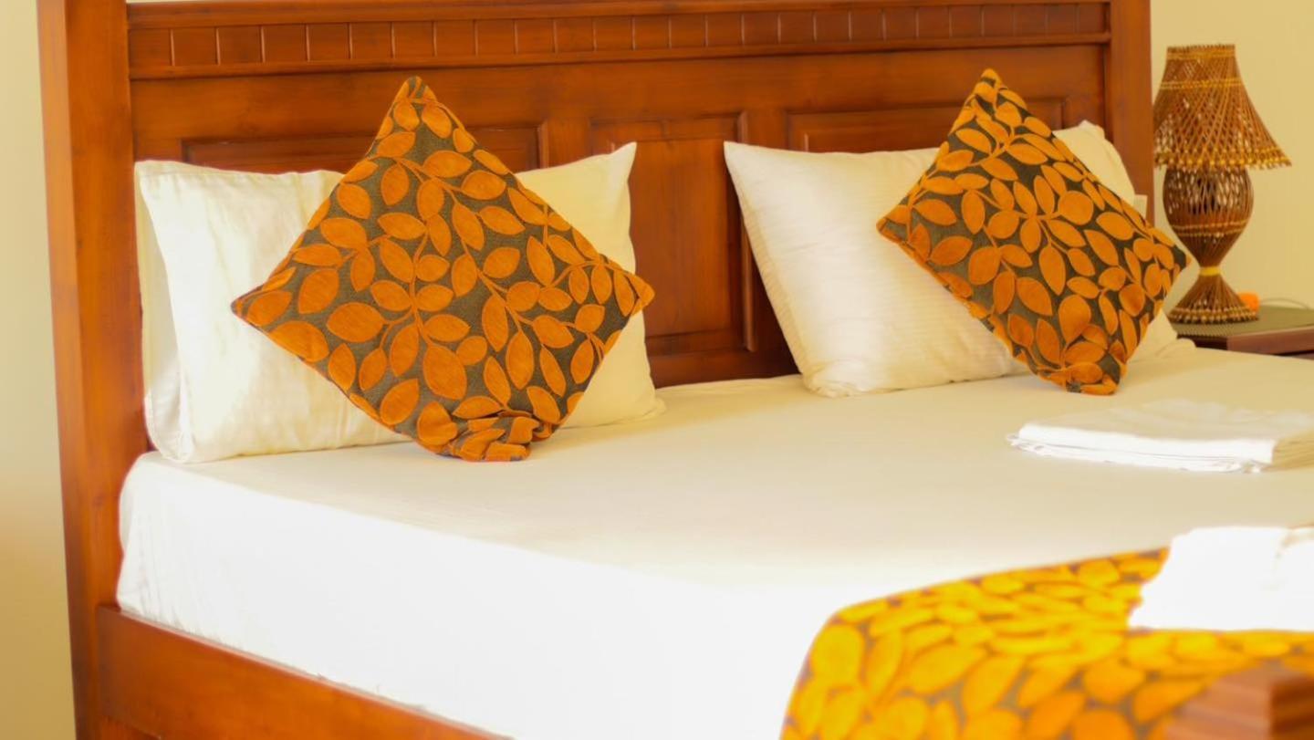 Hotel Bivon Reach Uswetakeiyawa Esterno foto